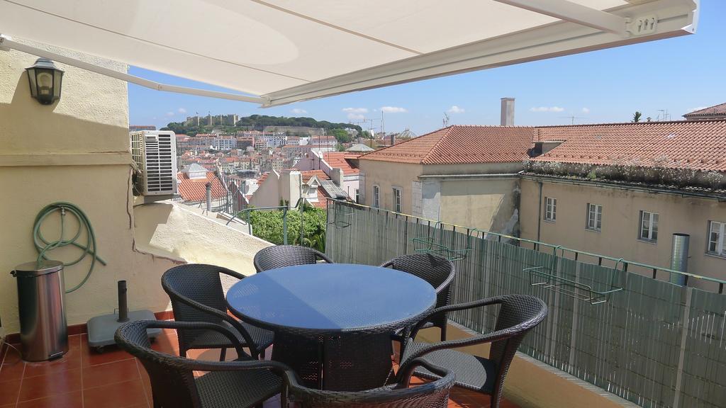 Apartment Terrace View In Chiado *